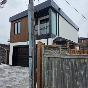 Toronto Aluminum Glass 10